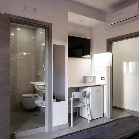 Amica Geniale Naples